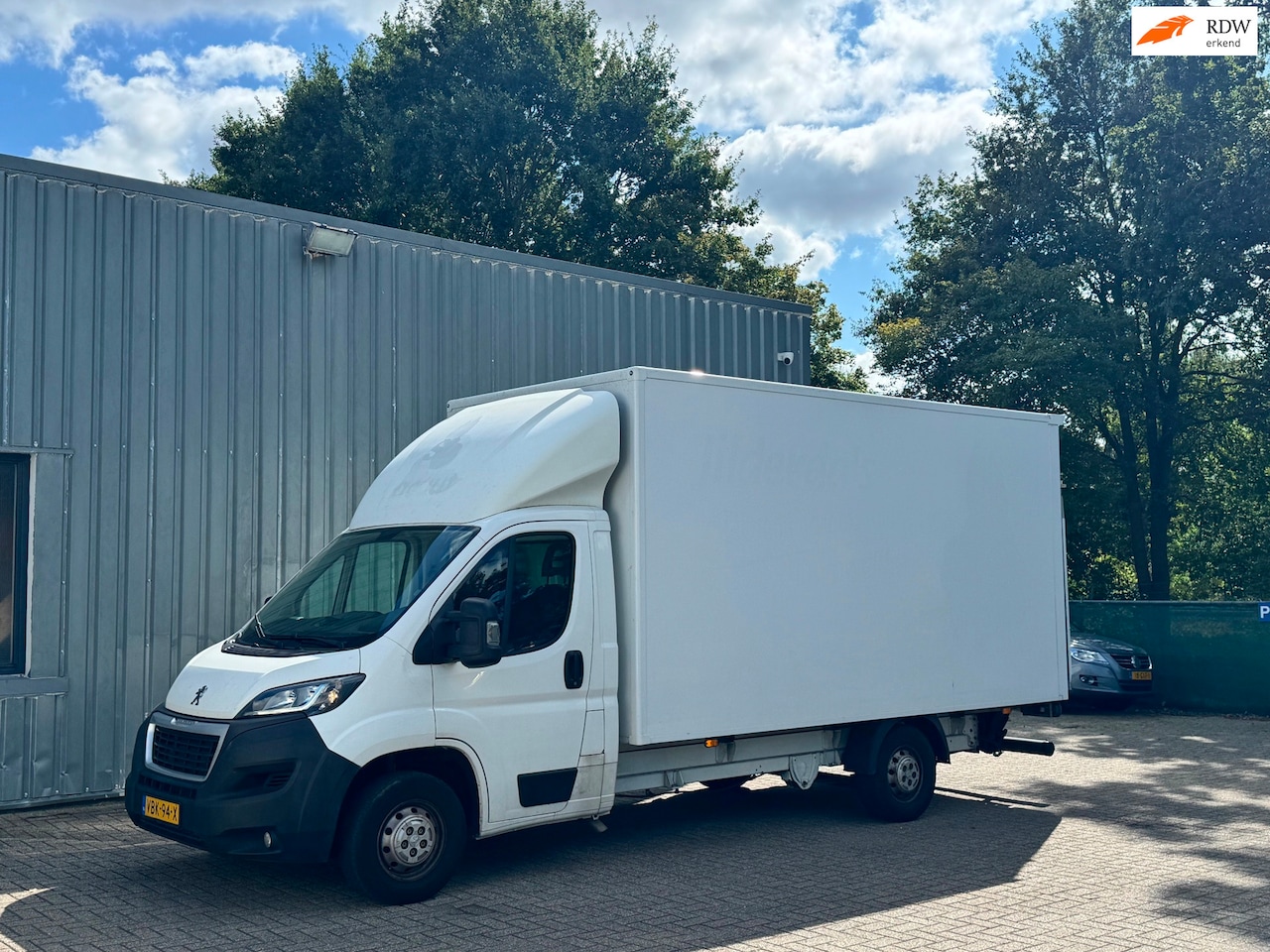 Peugeot Boxer - 335 2.0 BlueHDI L3H2 Bakwagen / Sörensen Laadklep / Airco - AutoWereld.nl