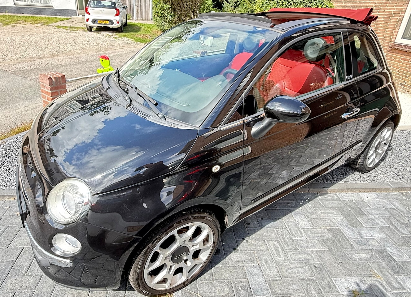 Fiat 500 C - 1.2 Lounge Fiat 500 Cabrio 1.2 Lounge Bouwjaar 24-06-2010 Kilometerstand 155.000 Nap Apk 30-08-2027 B - AutoWereld.nl