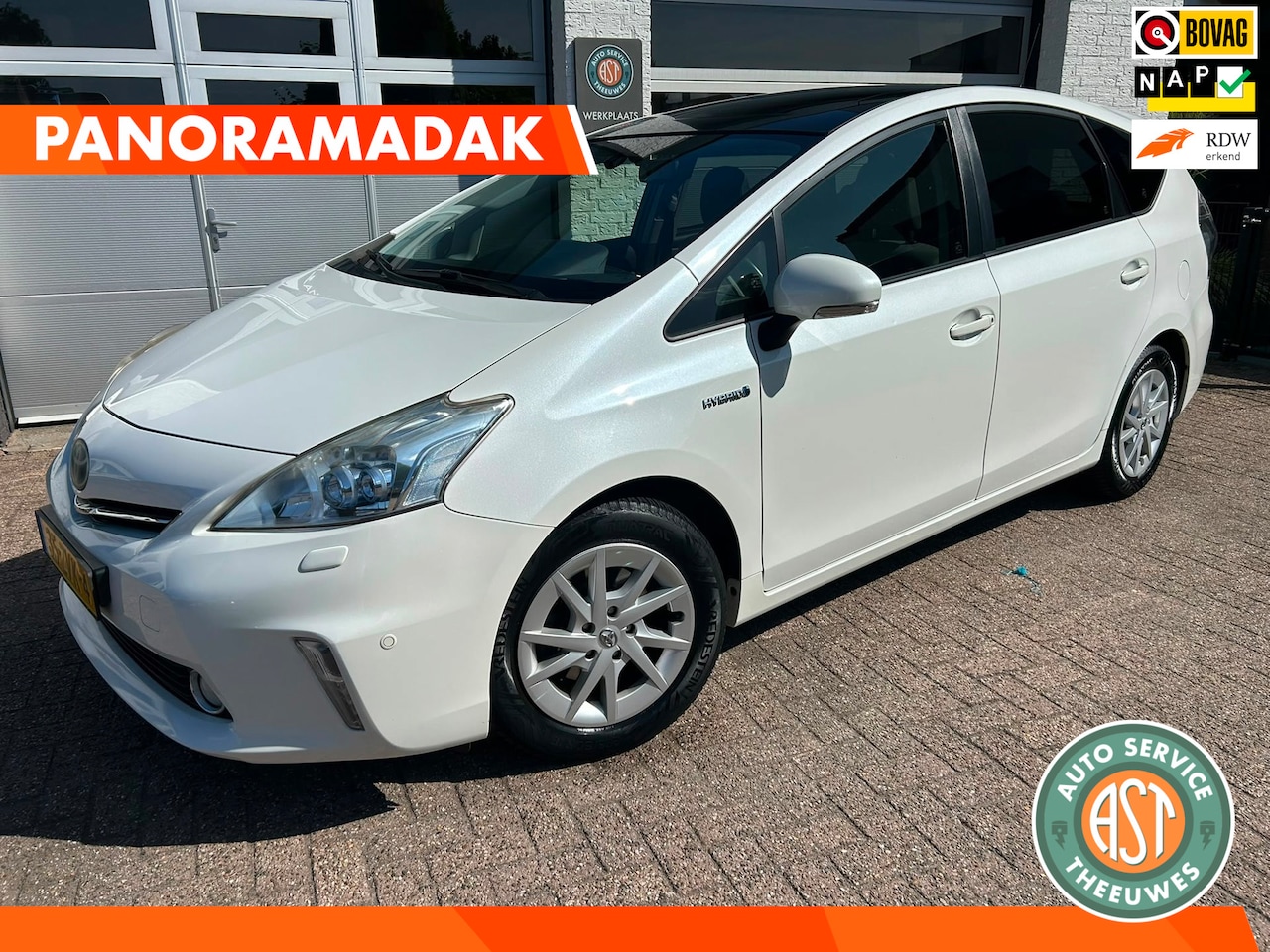 Toyota Prius Wagon - 1.8 Dynamic Business 96g 7PERSOONS|NAP|TREKHAAK|PANODAK - AutoWereld.nl
