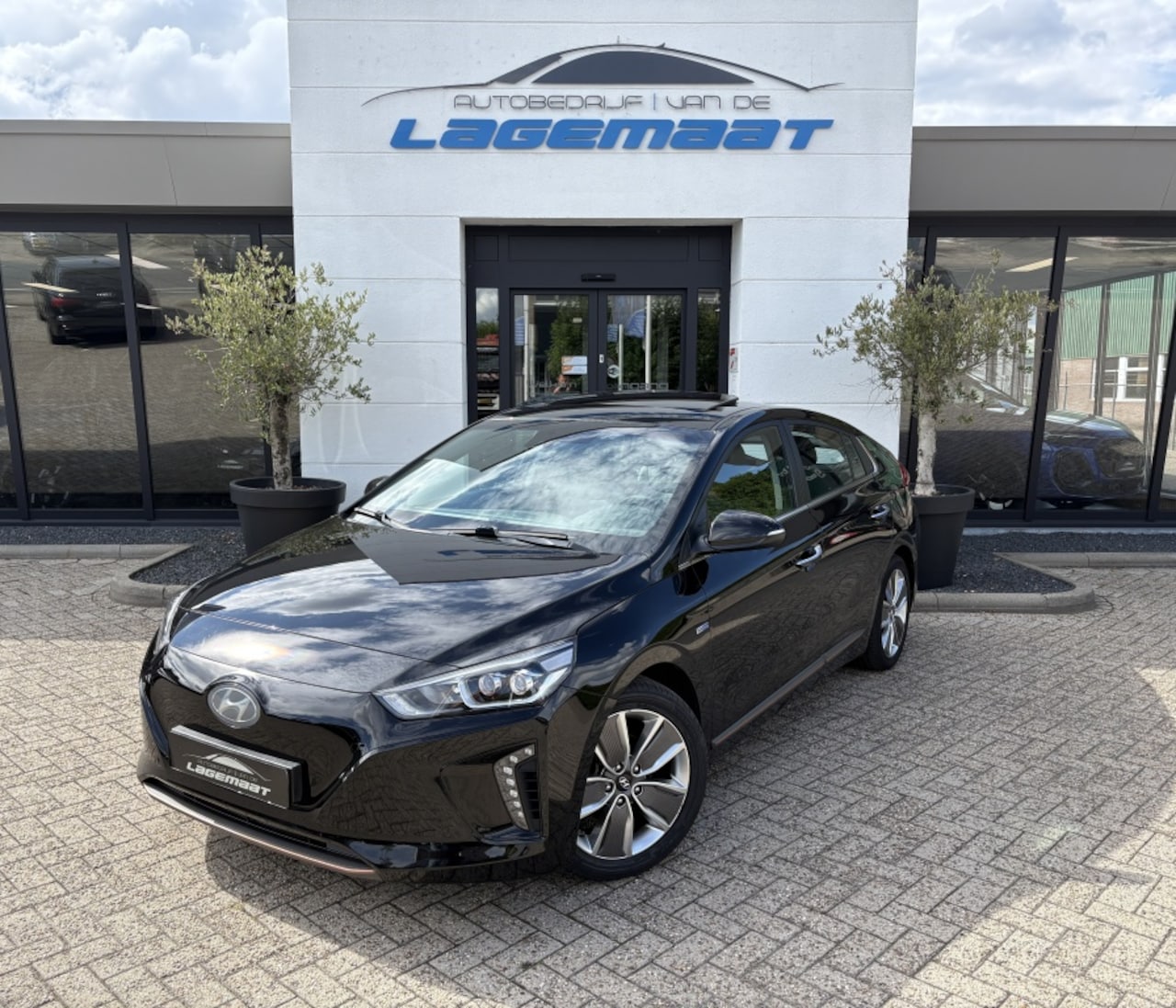 Hyundai IONIQ - Premium EV | LEDER | PANO | STOEL - STUUR VERWARMING | - AutoWereld.nl
