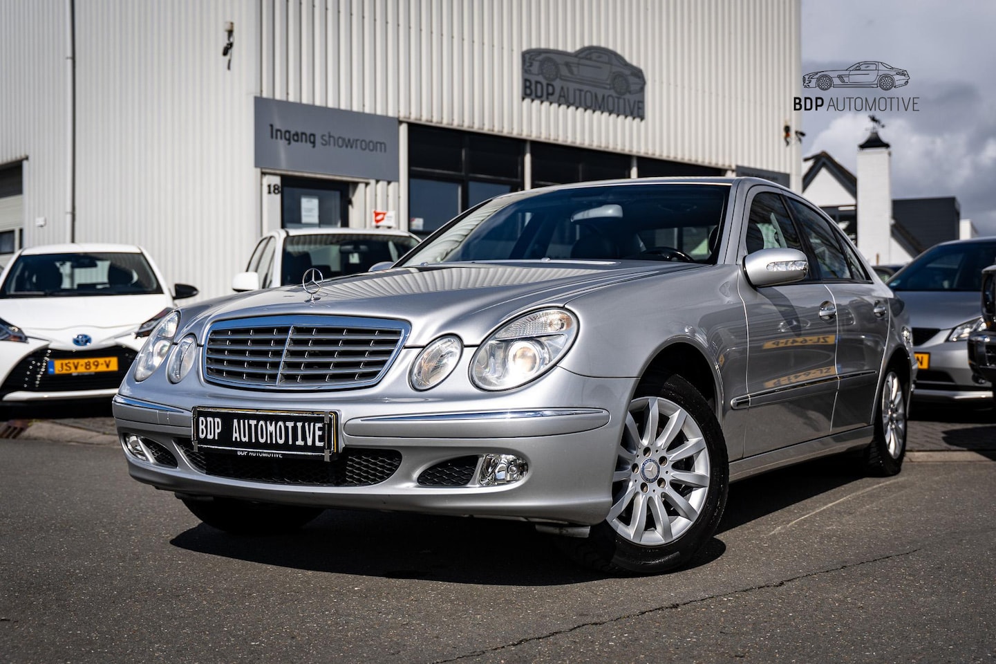Mercedes-Benz E-klasse - 240 Avantgarde Blijvend Youngtimer | Automaat | Leer | APK nieuw bij aflevering - AutoWereld.nl