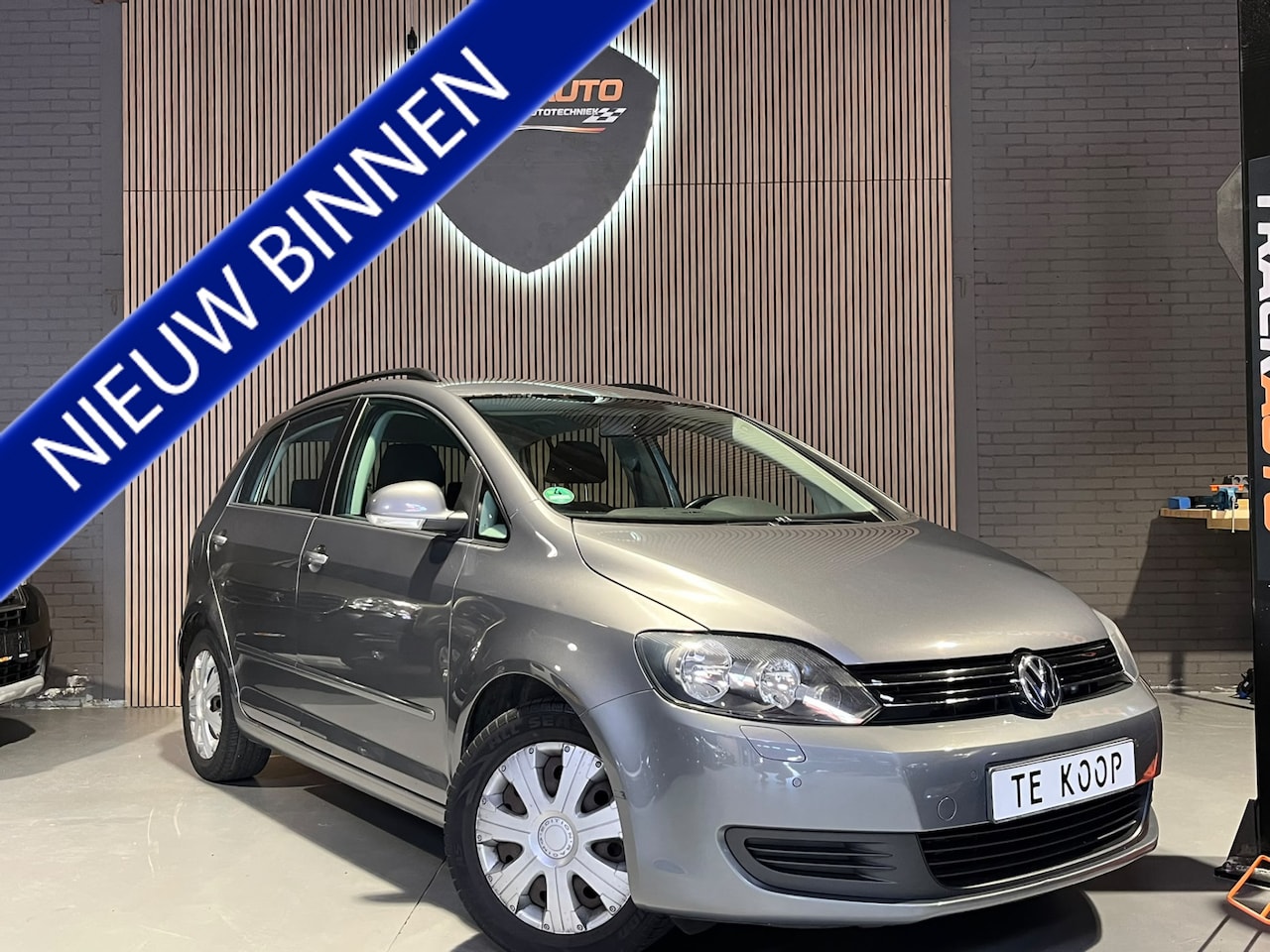 Volkswagen Golf Plus - 1.4 Easyline ClimaC CruiseC.Pdc.Trekhaak.LMV!!!! - AutoWereld.nl