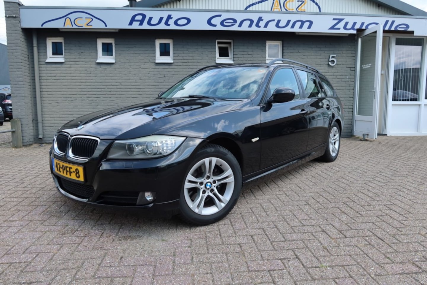 BMW 3-serie - 318i Business Line 318I BUSINESS LINE, NAVI , CLIMATE CONTROL - AutoWereld.nl