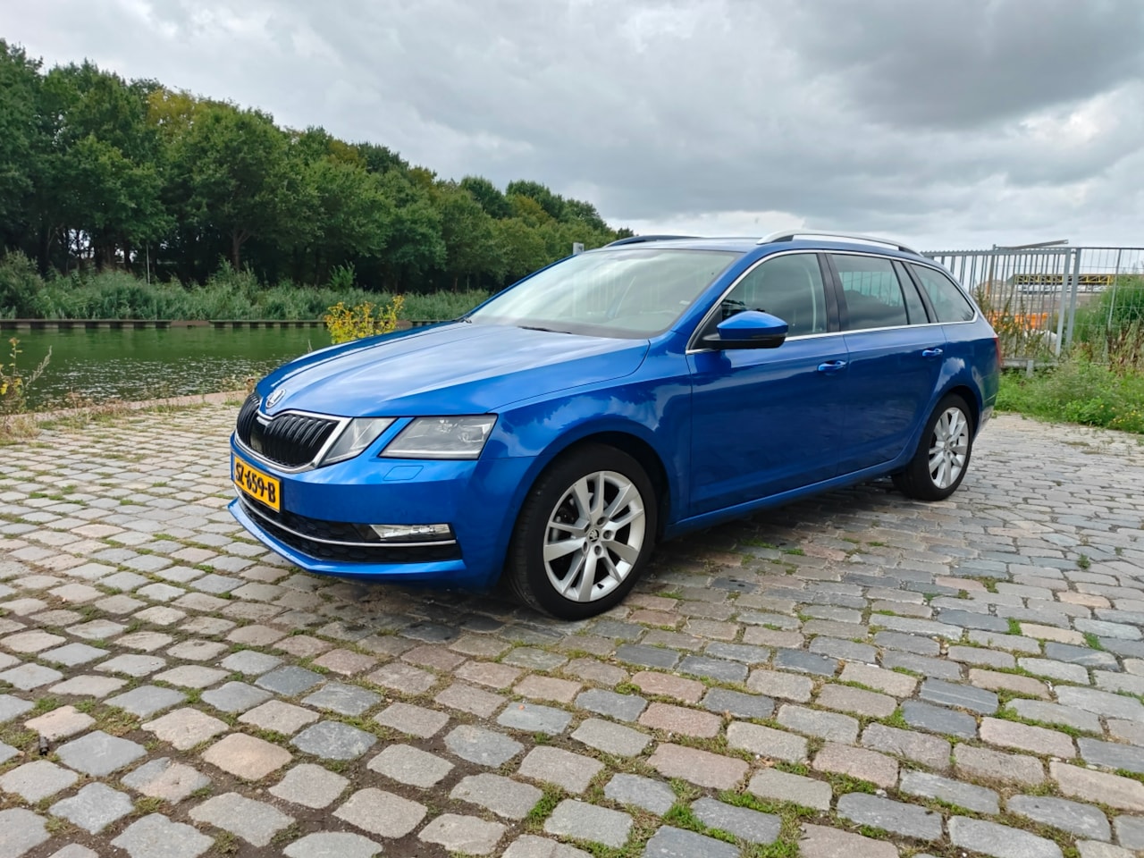 Skoda Octavia Combi - 1.0 TSI Greentech Style Business DSG - Full LED - Elektr. Voorstoelen - Trekhaak - Navi 9,2" - AutoWereld.nl