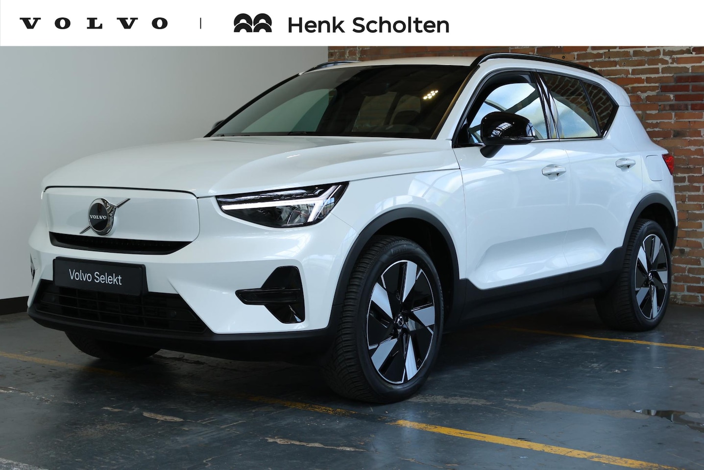 Volvo EX40 - Single Motor Extended Range Plus 82 kWh | Semi-Electrische Wegklapbare Trekhaak | Premium - AutoWereld.nl