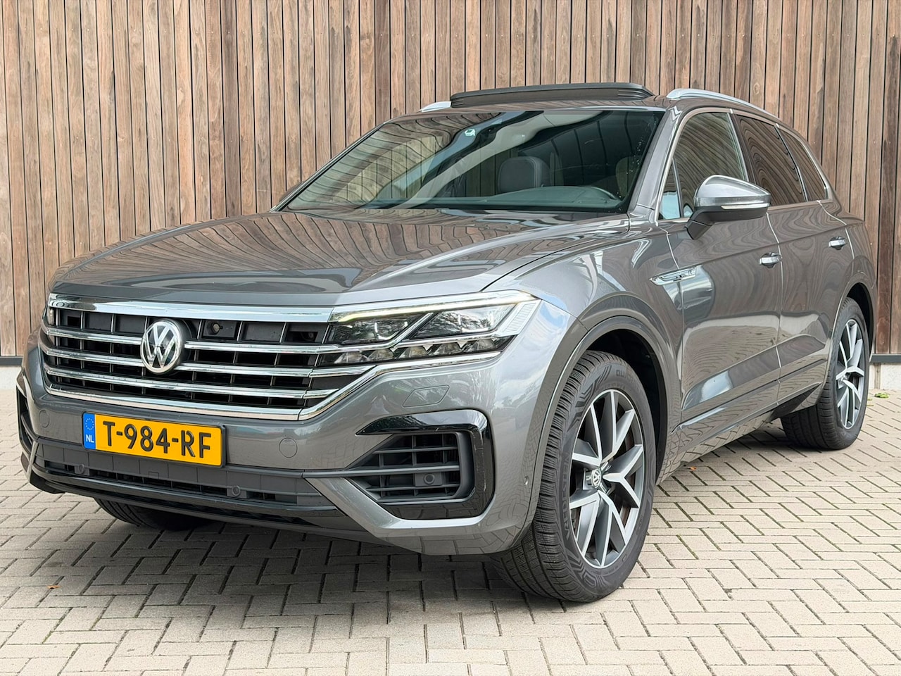 Volkswagen Touareg - 3.0 TDI R-Line | FULL OPTIONS | - AutoWereld.nl