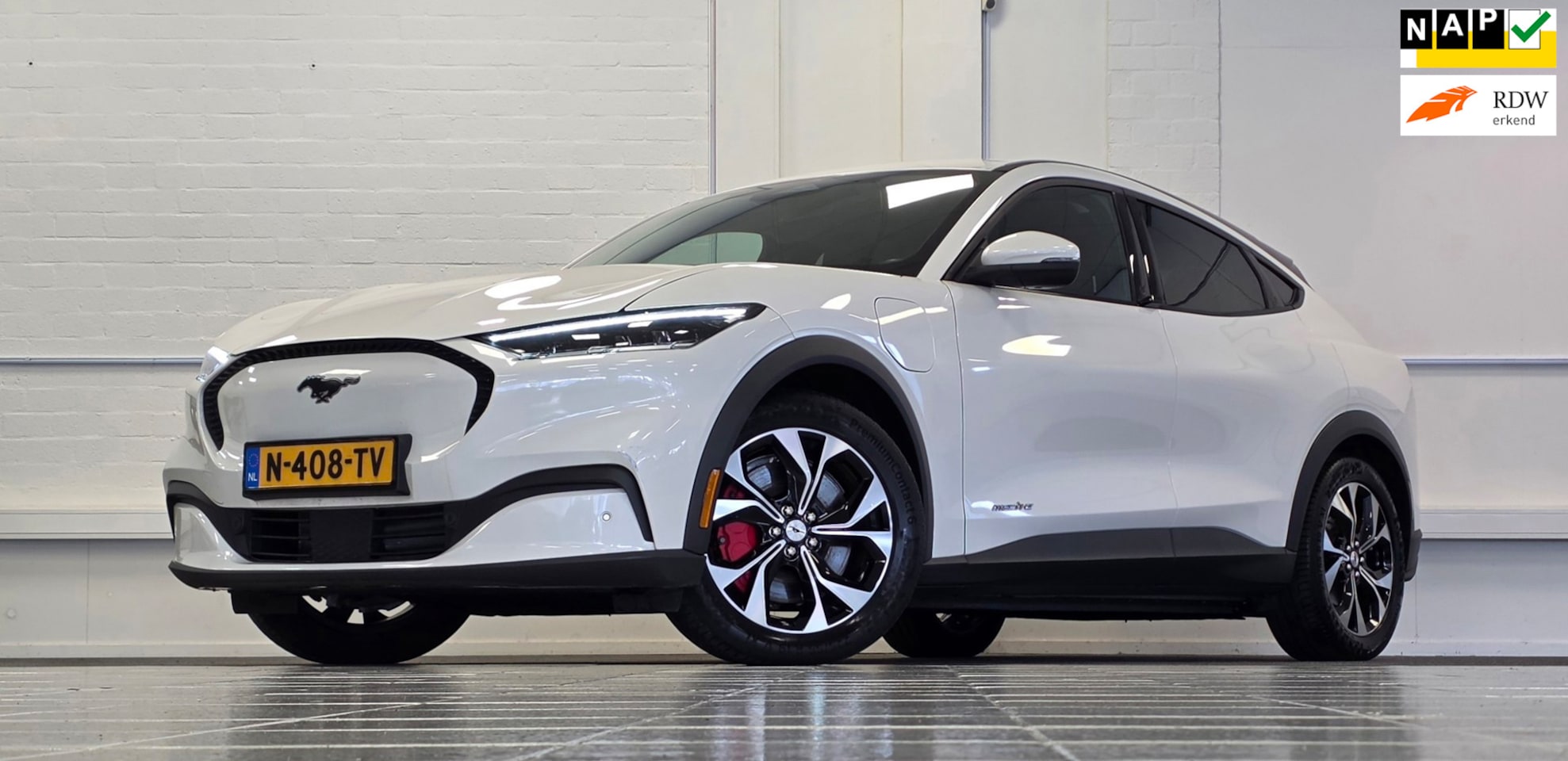 Ford Mustang Mach-E - RWD 75 kWh 1e Eigenaar Trekhaak Leder Mooi! - AutoWereld.nl