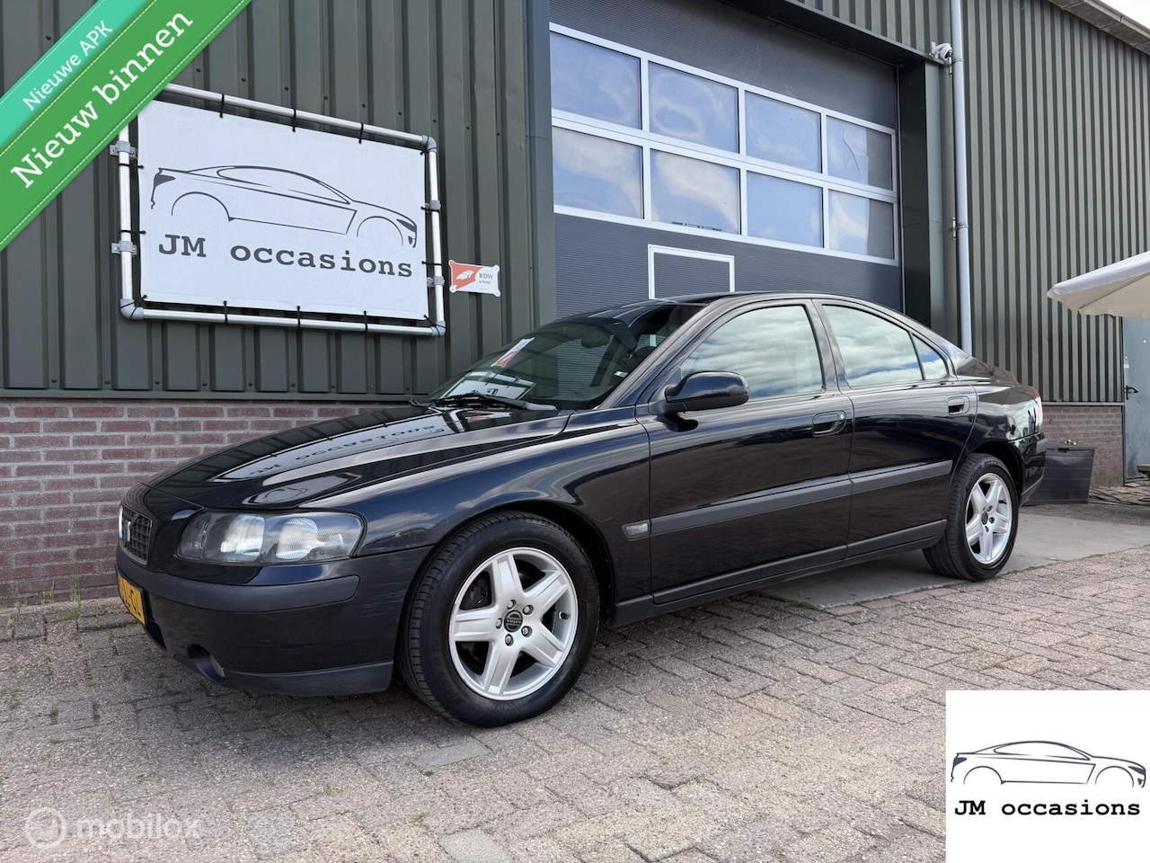 Volvo S60 - 2.4|Airco|Cruise|half leder|Lm velgen|APK 09-2027| - AutoWereld.nl