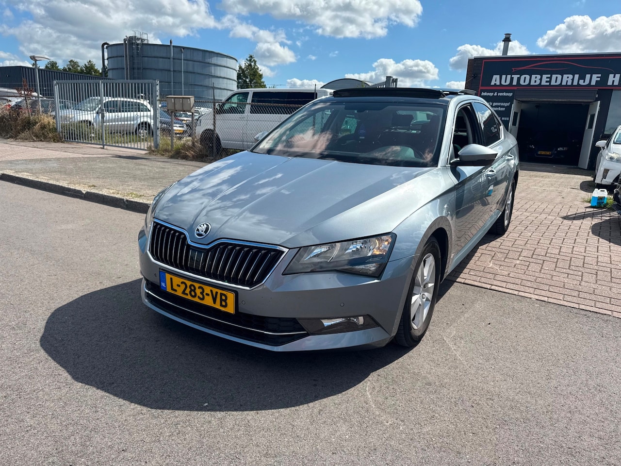 Skoda Superb - 1.6 TDI DSG-AUTOMAAT EURO 6 PANO/NAVI/CLIMA - AutoWereld.nl