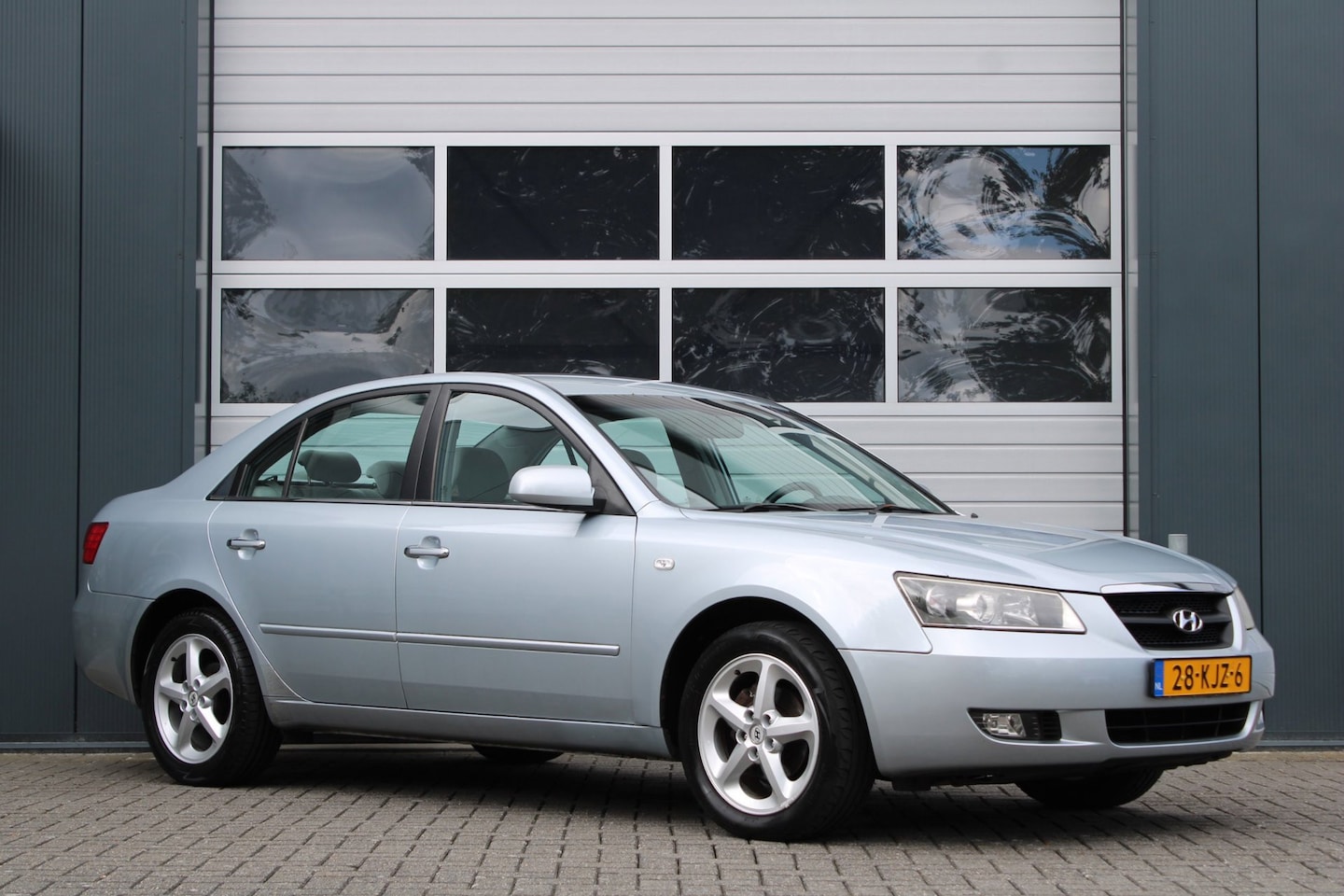 Hyundai Sonata - 2.4 Style 162pk Clima/Cruise/PDC/Elek.Ramen/C.V./Radio.AUX.USB/17"LM/Isofix/Trekhaak/APK:0 - AutoWereld.nl