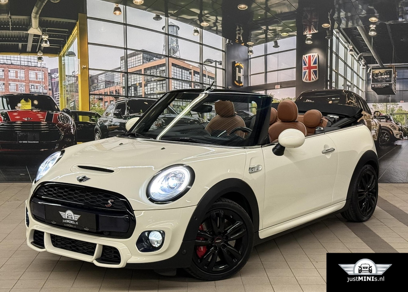 MINI Cabrio - COOPER S JCW-pakket AUT LEDER NAVI CAMERA 1e eig - AutoWereld.nl