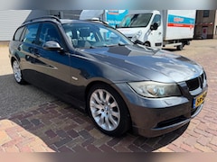 BMW 3-serie Touring - 318i High Executive