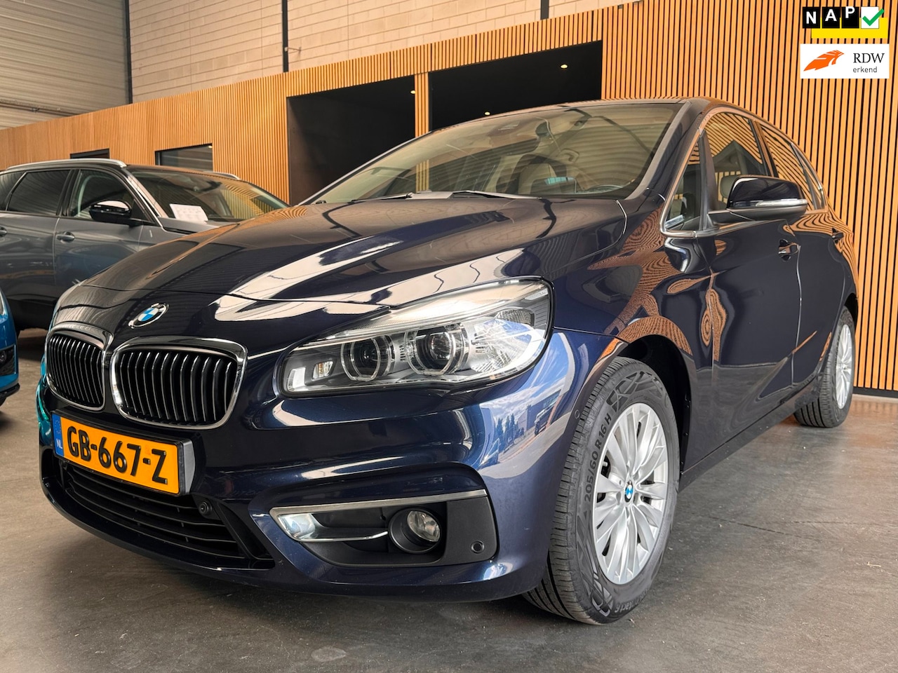 BMW 2-serie Active Tourer - 218i Luxury Automaat ACC|HUD|Stoelverw.|Camera|NAP - AutoWereld.nl