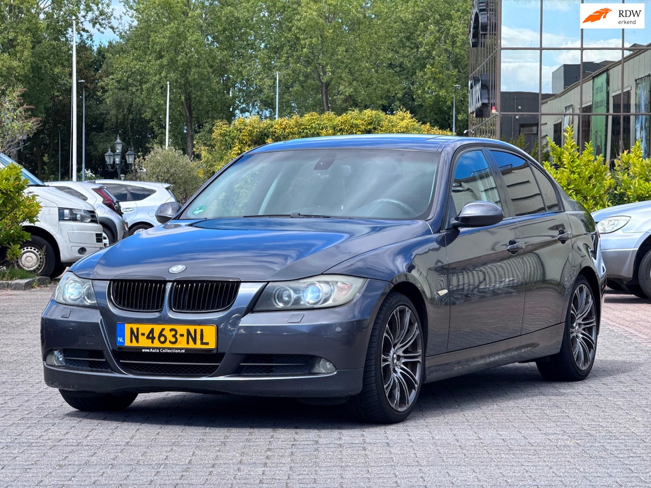 BMW 3-serie - 320i High Executive | Automaat | Parkeersensoren | Xenon | Sportstoelen | 18 inch | Blueth - AutoWereld.nl