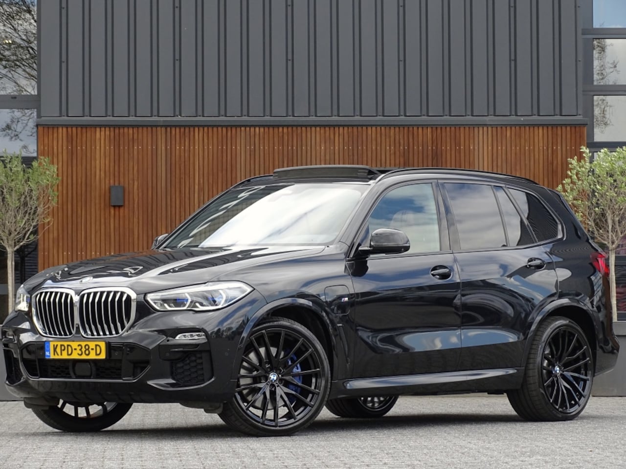 BMW X5 - 45e 394PK M-Sport Individual / Skylounge / Alcanatara / Laser / 360° - AutoWereld.nl