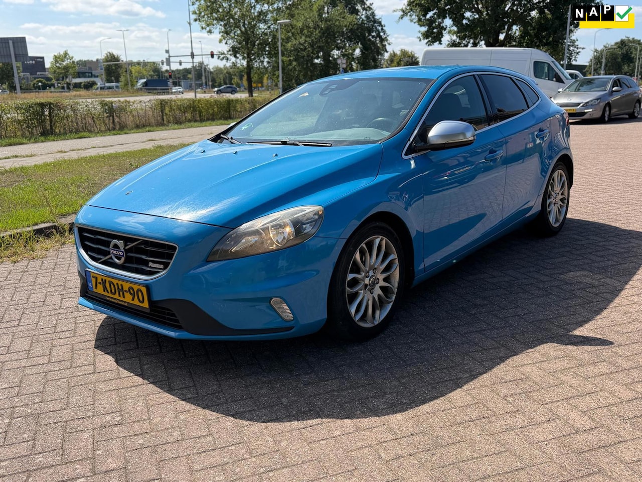Volvo V40 - 1.6 D2 R-Design - Euro 5 - Nette auto - AutoWereld.nl