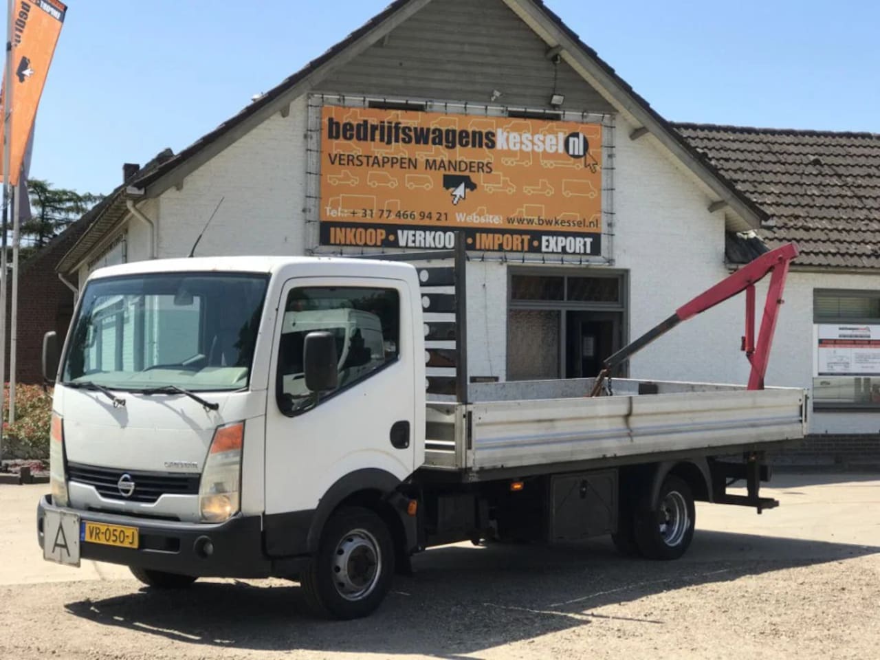 Nissan Cabstar E - 130.35 2.5 DCI open laadbak Pritsche kraan wb340 - AutoWereld.nl
