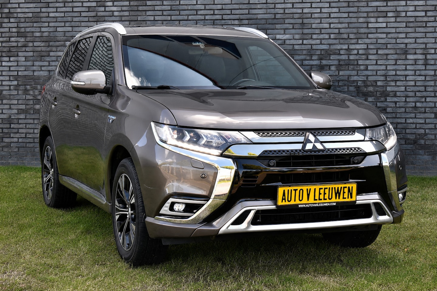 Mitsubishi Outlander - 2.4 PHEV Diamand Edition LEDER VOL! 360º/PANORAMADAK/CAMERA/ACC/ETC,! - AutoWereld.nl