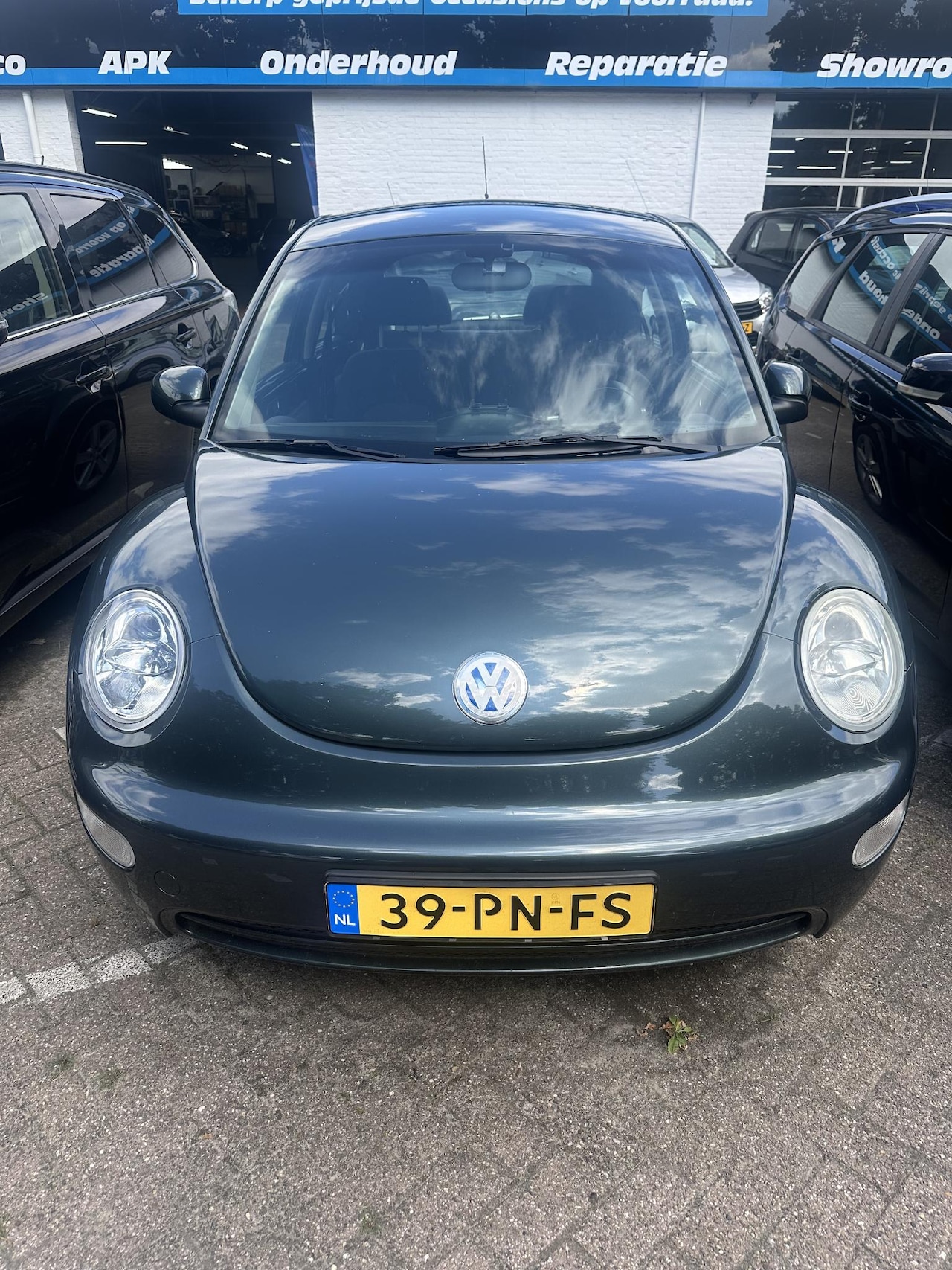 Volkswagen New Beetle - 1.6 /Airco/Radio/Lm velgen - AutoWereld.nl