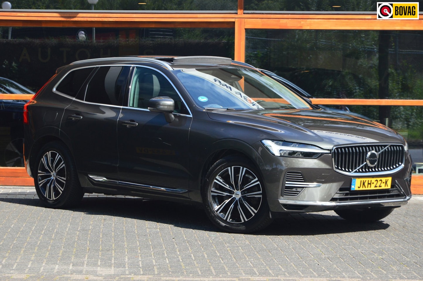 Volvo XC60 - T6 Hybride AWD Plus Bright LONG RANGE | Luchtvering | Head-up Display | Stoel + Stuur verw - AutoWereld.nl