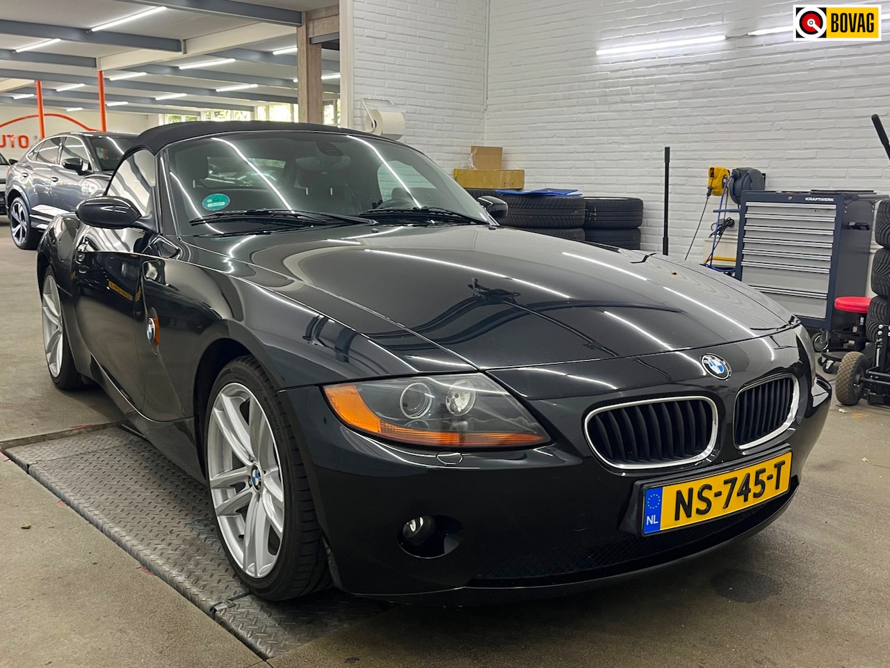 BMW Z4 Roadster - 2.2i 6cilinder 18" nette staat - AutoWereld.nl