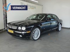Jaguar XJ - 4.2 V8 XJ-R Sunroof 20 inch Tv achterin