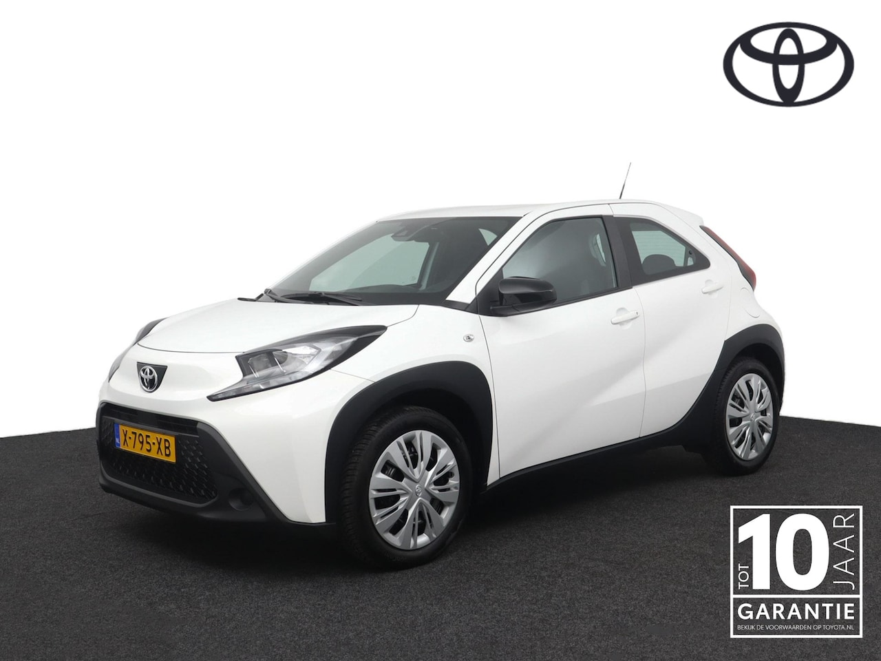 Toyota Aygo X - 1.0 VVT-i S-CVT Play | Automaat | LAGE KM-STAND | Parkeer camera  | Apple Carplay & Andrio - AutoWereld.nl