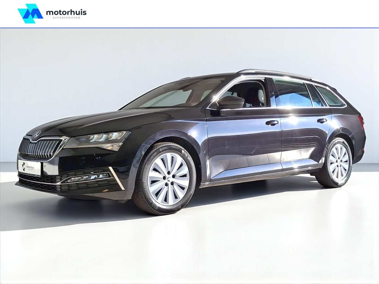 Skoda Superb Combi - 1.4 TSI PHEV 217pk DSG-6 Business Edition Plus NAVI STOELV VIRTUAL AUTOMATIC - AutoWereld.nl