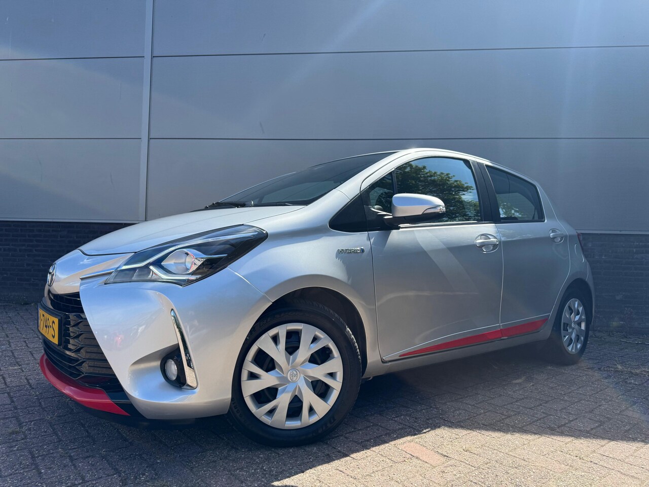 Toyota Yaris - 1.5 Hybrid Red Edition Limited - AutoWereld.nl
