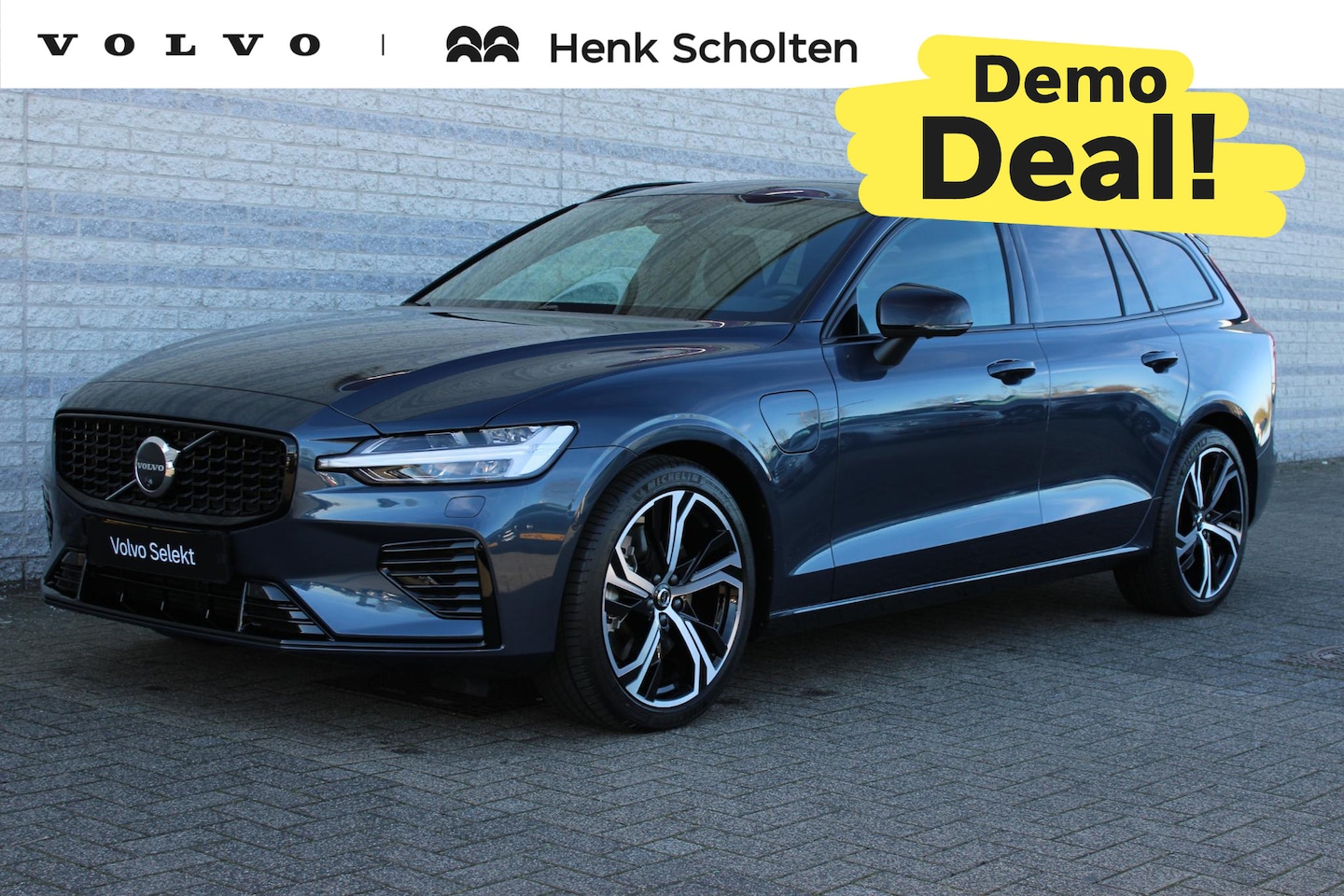 Volvo V60 - 2.0 T6 Plug-in hybrid AWD Ultra Dark |DEMO DEAL| Elektrisch glazen panorama-dak | Elektris - AutoWereld.nl