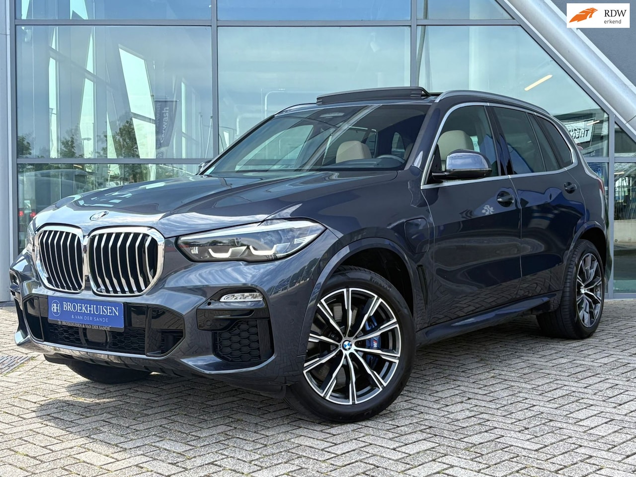 BMW X5 - XDrive45e High Executive M sport 394pk Trekhaak / Stoelventilatie / Tv Schermen - AutoWereld.nl