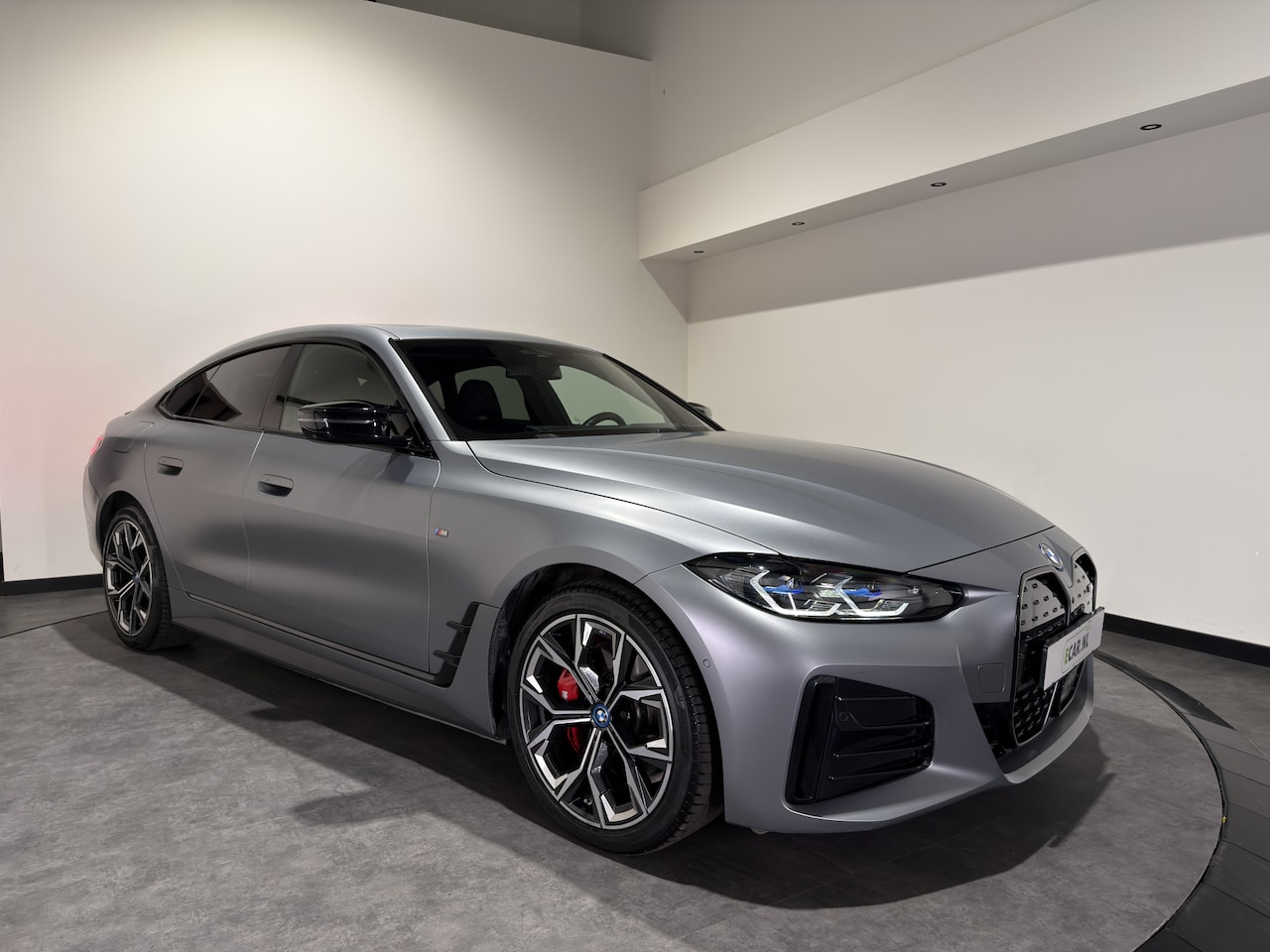 BMW i4 - M50 84 kWh M Sport Pro | SOH 97,6% | el. Schuif/kanteldak | el. stoelen met memory | HUD | - AutoWereld.nl