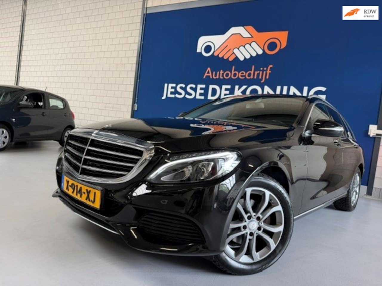 Mercedes-Benz C-klasse Estate - 180 Prestige automaat / bj.2015/ navigatie/scherm/trekhaak/half leder/NAP met 210652 km./ - AutoWereld.nl