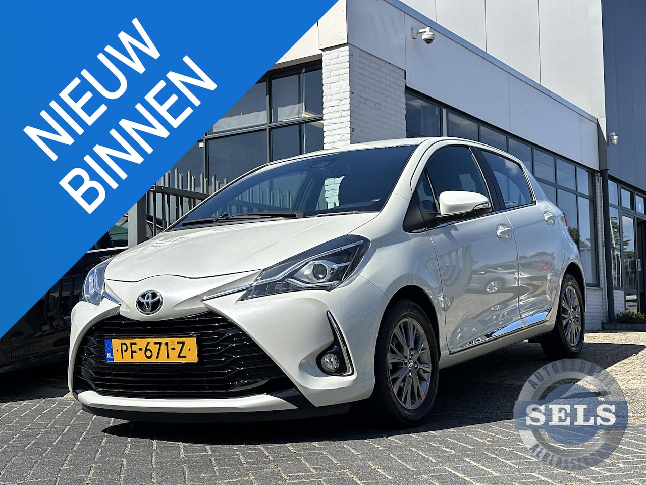 Toyota Yaris - 1.5 VVT-i Executive UNIEK!12000KM/CAMERA/LEDER/NAVI - AutoWereld.nl