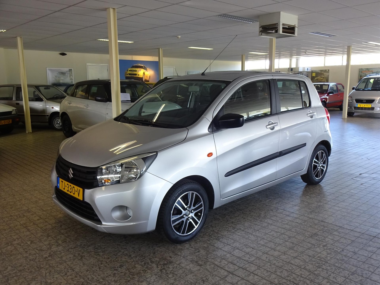 Suzuki Celerio - 1.0 Comfort Airconditioning, Lichtmetalen vegen - AutoWereld.nl