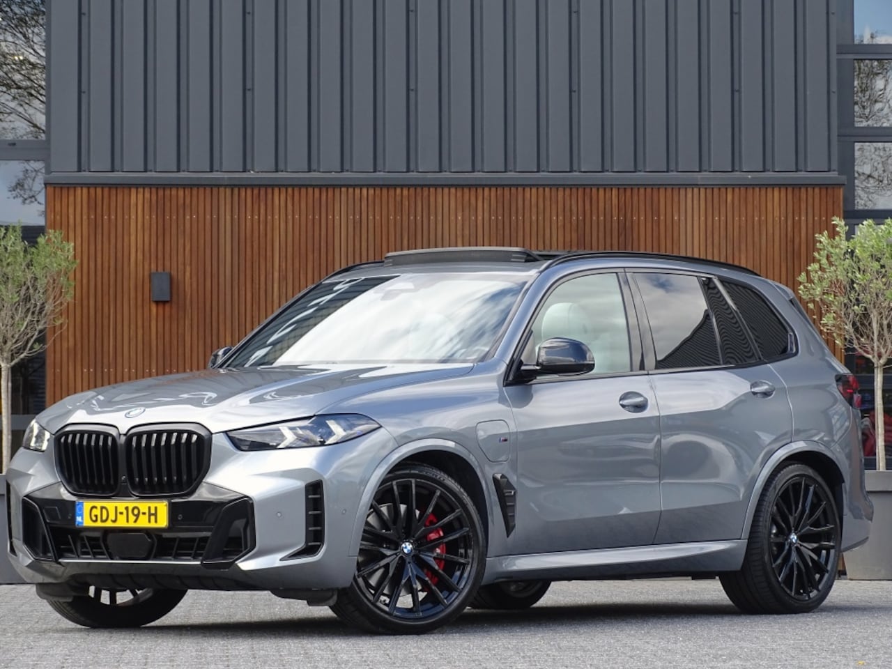 BMW X5 - 50e 490PK xDrive M-Sport / Individual / Skylounge / Harman Kardon - AutoWereld.nl