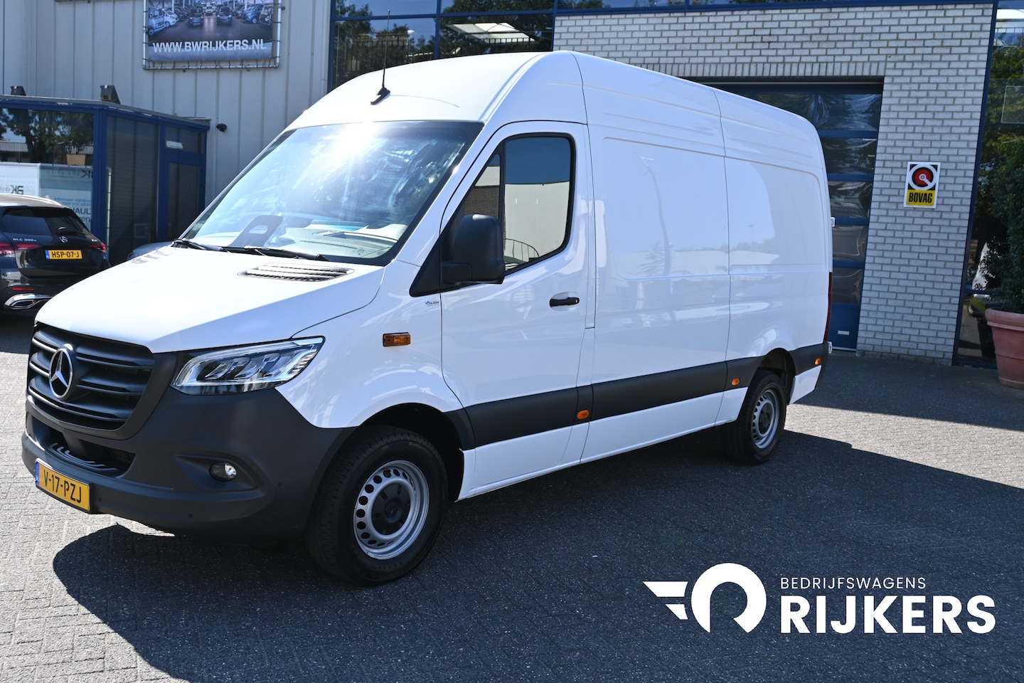 Mercedes-Benz Sprinter - 317 CDI L2H2 Pro HD MBUX Navigatie met camera en parkeerpakket, Winterpakket, Etc. - AutoWereld.nl