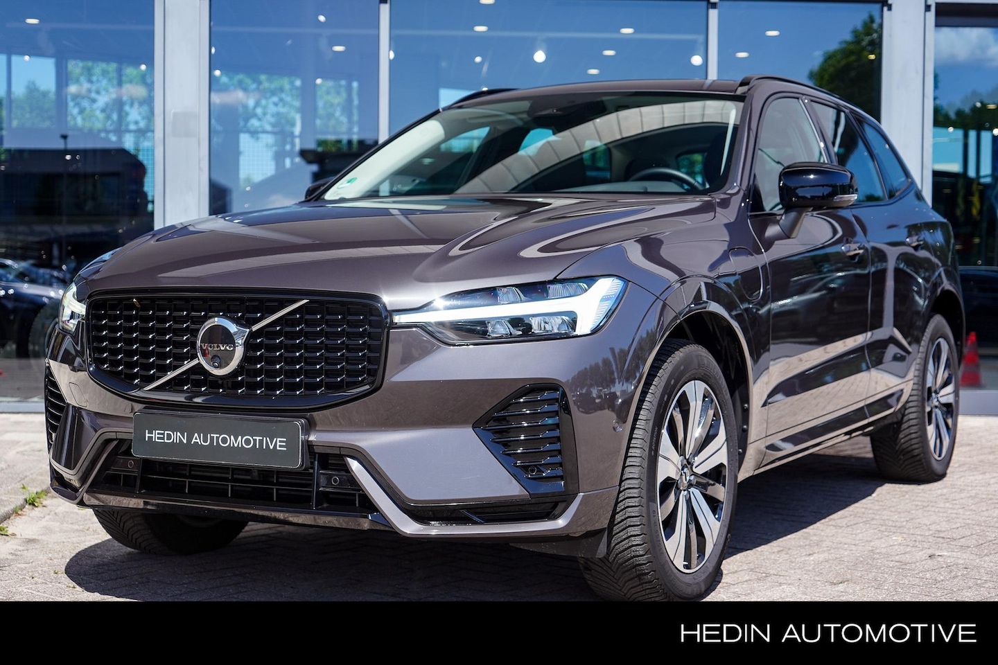 Volvo XC60 - 2.0 T6 Plug-in hybrid AWD Plus Dark | Schuifdak | Elektrische Stoelen | 360 Camera | Stoel - AutoWereld.nl