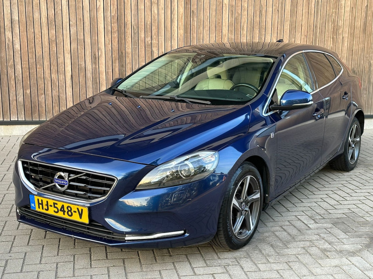 Volvo V40 - 2.0 D2 Ocean Race | XENON | LEDER | PANO | - AutoWereld.nl