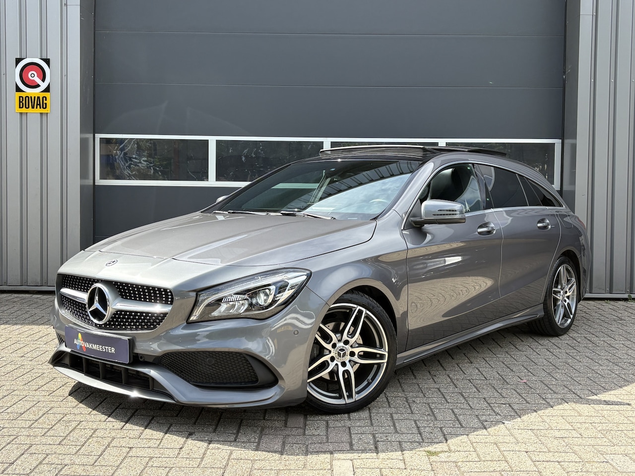 Mercedes-Benz CLA-klasse Shooting Brake - 180 AMG Line Automaat | Pano | Schuifdak | Navi | Alcantara/Leder | Camera | Keyless | LED - AutoWereld.nl