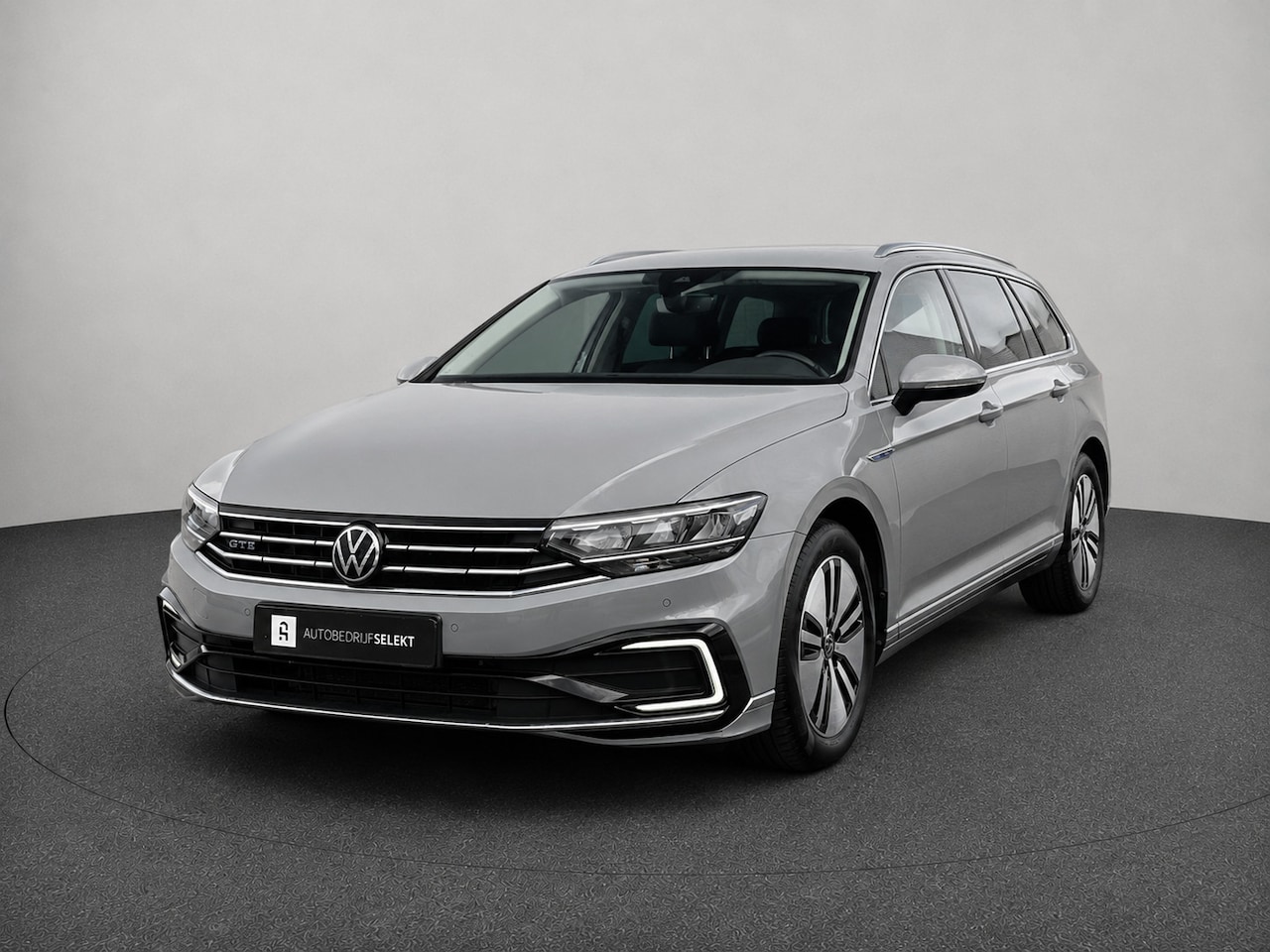 Volkswagen Passat Variant - 1.4 TSI PHEV GTE | Trekhaak | Camera | Carplay | Massage | Halfleer | Dealer onderhouden - AutoWereld.nl