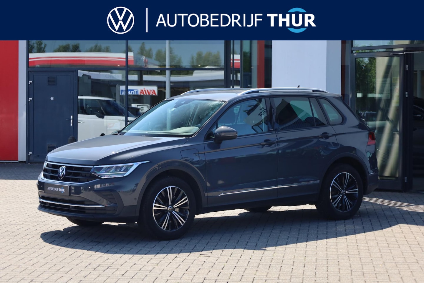 Volkswagen Tiguan - 1.4 TSI eHybrid R-Line Business+ SOH 93,6% | 245PK / 180kW DSG, Wegklapbare trekhaak, acht - AutoWereld.nl