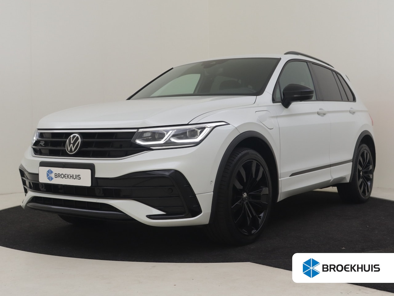 Volkswagen Tiguan - 1.4 TSI eHybrid R-Line Business+245Pk DSG/AUTO | 360gr camera | Trekhaak uitklapbaar | Key - AutoWereld.nl