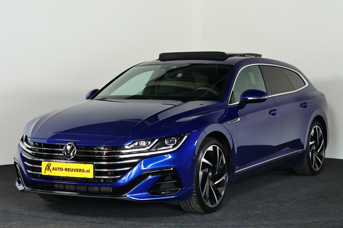 Volkswagen Arteon Shooting Brake - 1.4 TSI eHybrid R-Line+ SOH 98% / Pano / HUD / Memory / Standkachel / 3d cam - AutoWereld.nl