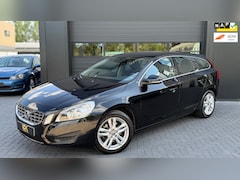 Volvo V60 - 1.6 T3 Momentum|Trekhaak|Automaat|Airco|Cruise