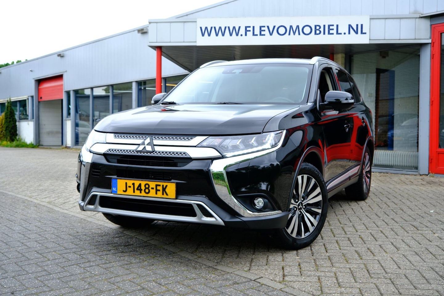 Mitsubishi Outlander - 2.0 2WD Limited+ 7-pers Aut. Pano|Leder|Clima|Cam - AutoWereld.nl