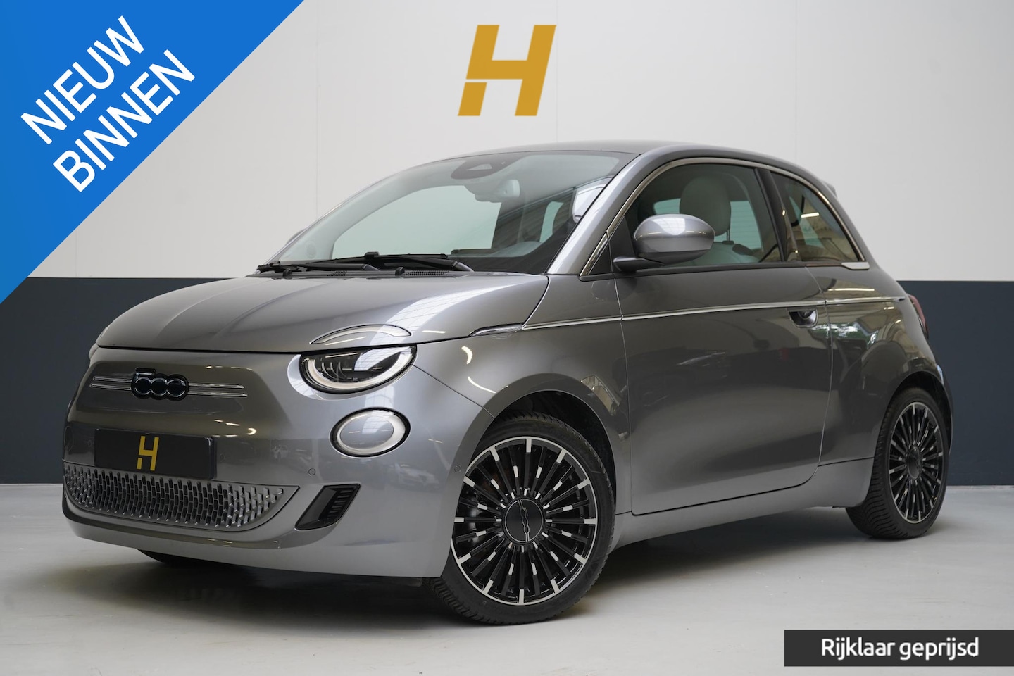 Fiat 500e - La Prima 42 kWh | SoH 98,4% | Stoelverwarming | Navigatie | Leder | Lm velgen | All-season - AutoWereld.nl