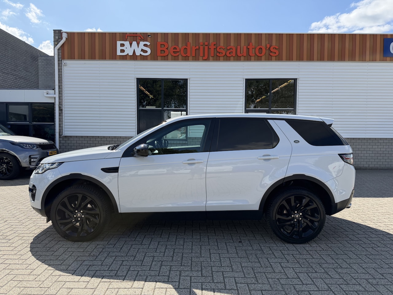 Land Rover Discovery Sport - Jaguar grijs kenteken / vaste prijs rijklaar € 14.950 ex btw / 4x4 / trekhaak 1800 kg / wi - AutoWereld.nl