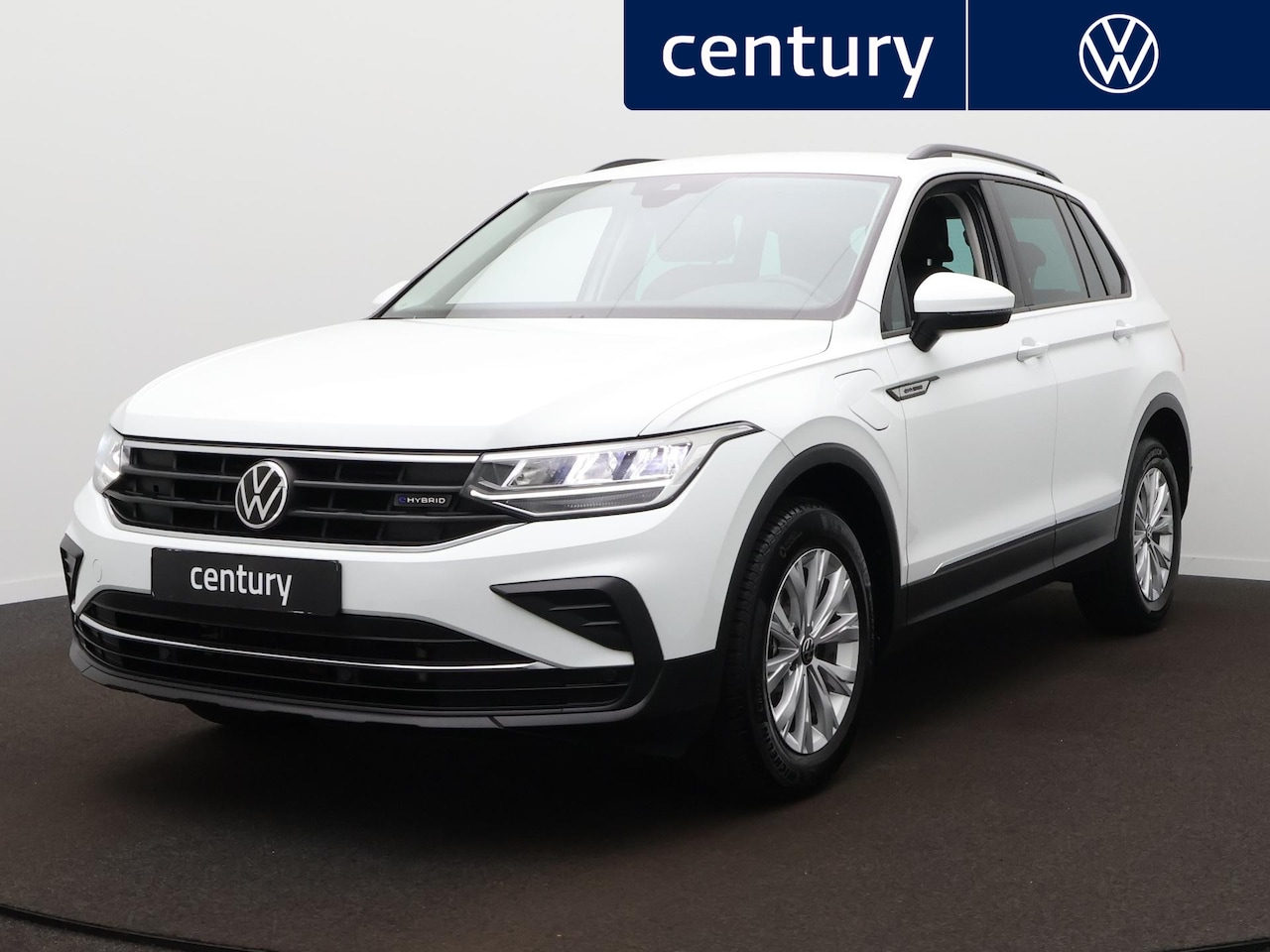 Volkswagen Tiguan - 1.4 TSI eHybrid Life Automaat - Trekhaak - ACC - Navigatie - LED - Camera - Achterklep ele - AutoWereld.nl