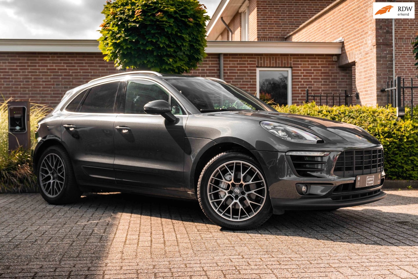 Porsche Macan - 3.0 S 340 PK Sportchrono Luchtvering Pano Matrix LED Memory Sportuitlaat BOSE 20'' - AutoWereld.nl
